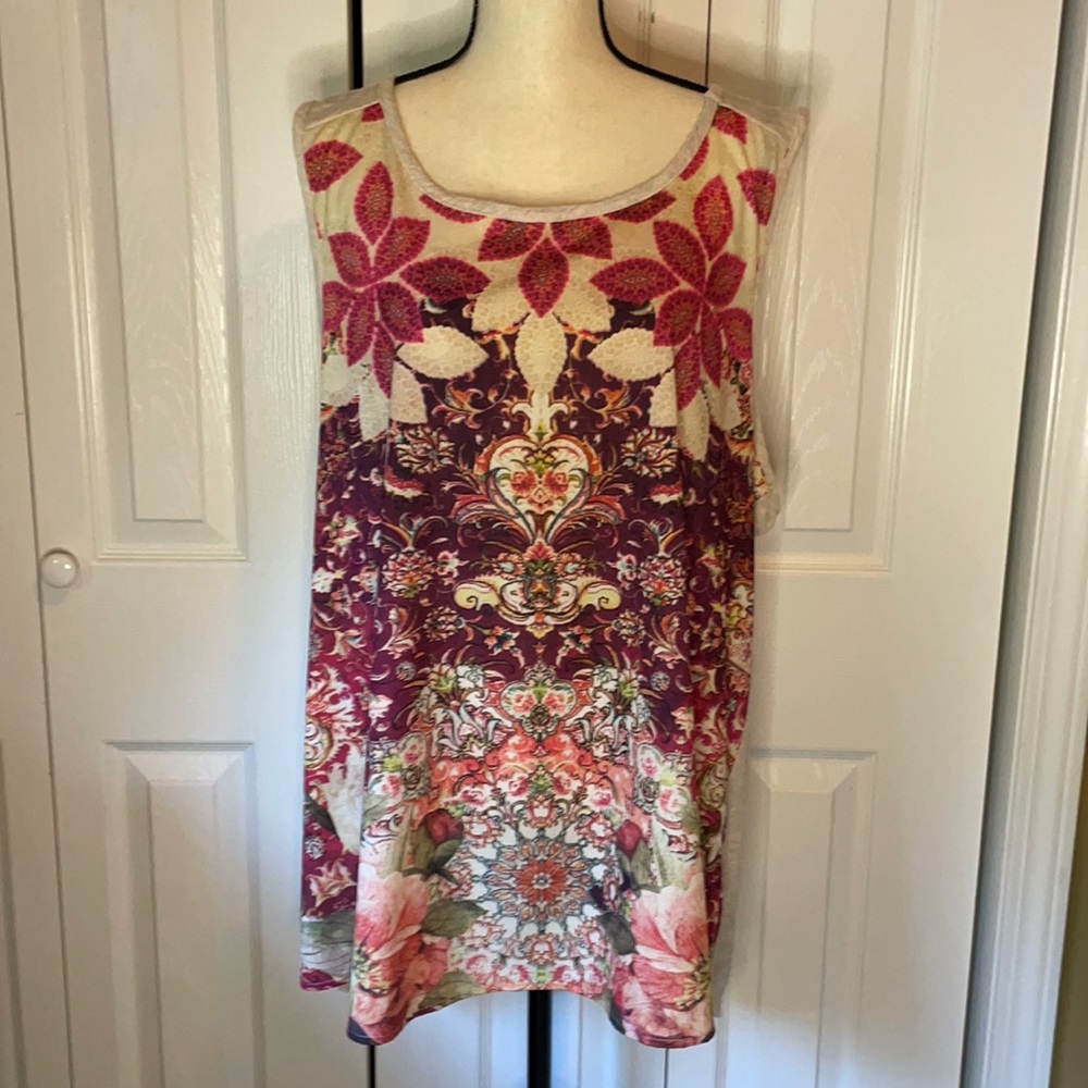 Short sleeve blouse.